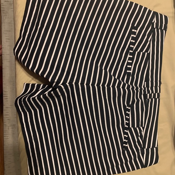 Ana twill short - Picture 2 of 2